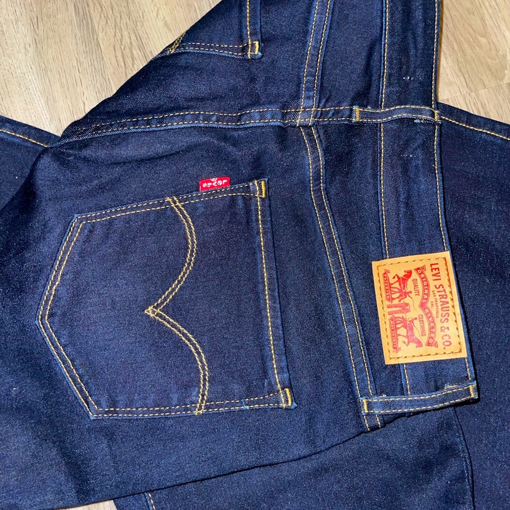 Levi's Deep Blue Jeans Straight Leg 
Brand new without tags
